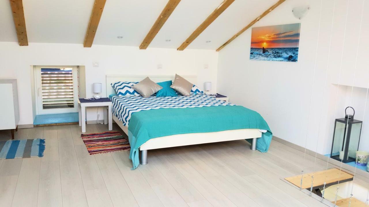 Apartment Vrbenka Vrbnik Ngoại thất bức ảnh