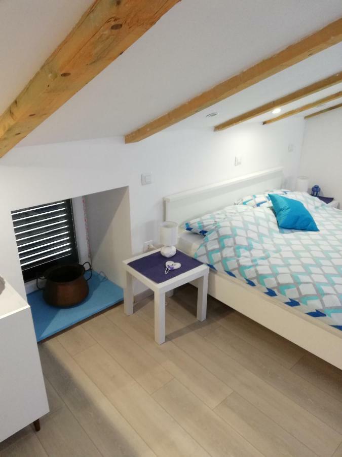 Apartment Vrbenka Vrbnik Ngoại thất bức ảnh