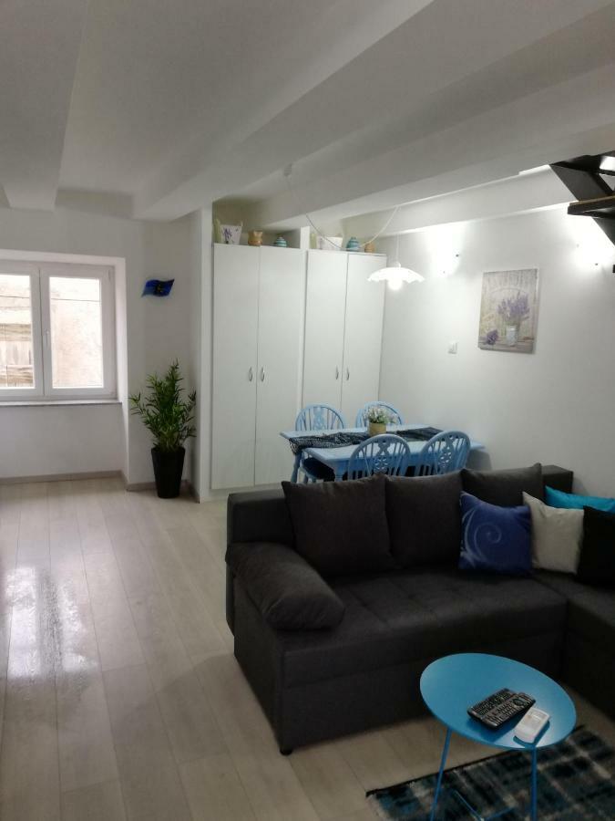 Apartment Vrbenka Vrbnik Ngoại thất bức ảnh